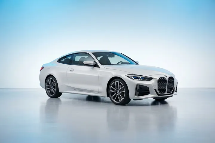 ב.מ.וו 4 Series MINERAL WHITE