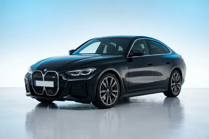 ב.מ.וו i4 BLACK