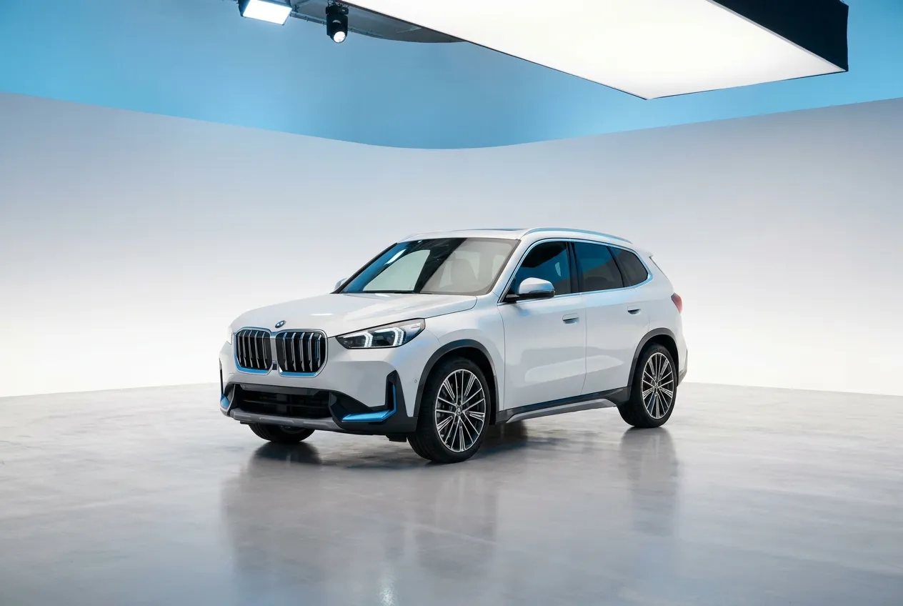 ב.מ.וו iX1 ALPINE WHITE