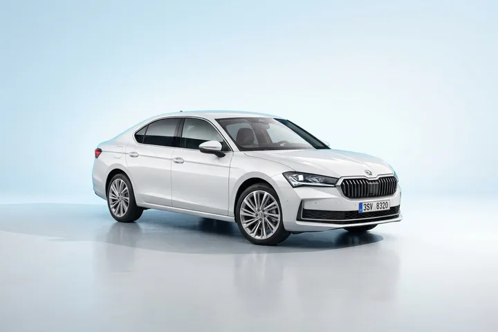סקודה סופרב 4*4 L&K 2.0 בנזין לבן