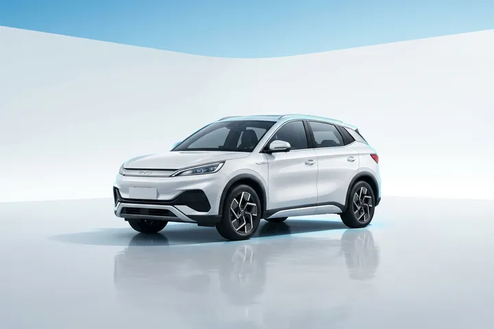 BYD חשמלי ATTO 2 פלאג אין BOOST לבן