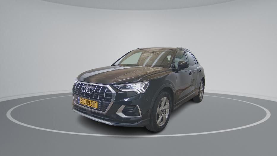 אודי Q3 שחור